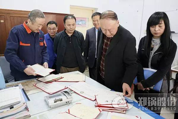 尊龙集团股份焊接手艺巨匠事情室项目迎接市级评审