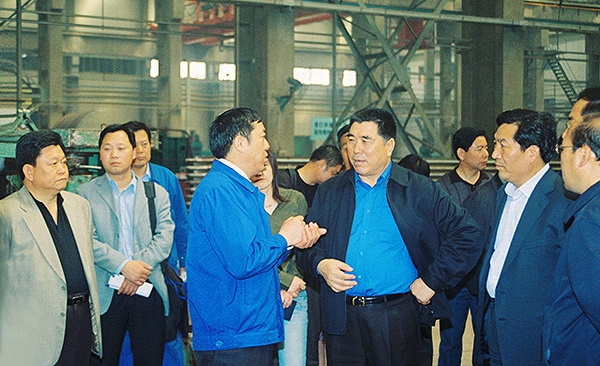 原河南省省长李成玉、、、副省长史济春在公司车间视察事情